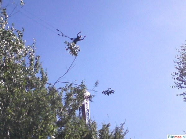 <p>Skydive! wat een kick geeft da!!!</p>