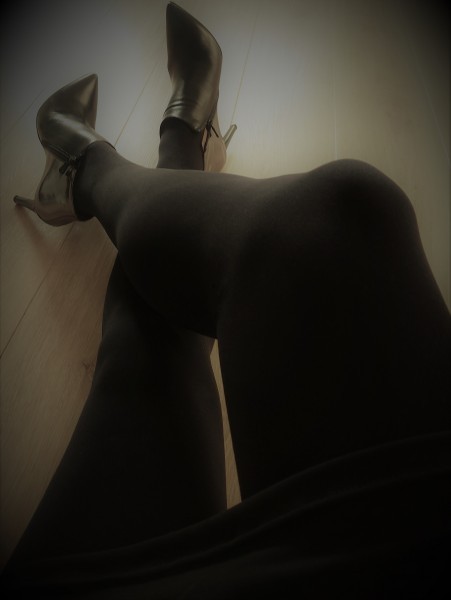 <p>Nieuwe schoentjes...zo blij mee :-)</p>
