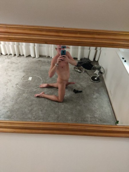 <p>Voor de spiegel</p>