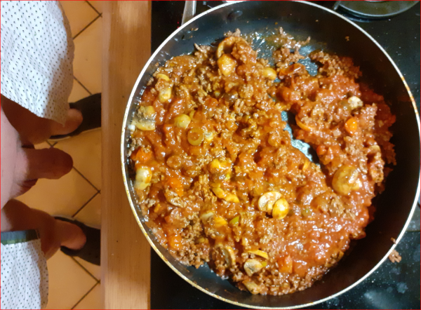 <p>saus erbij</p>