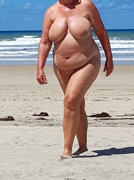 <p>Laat maar weten wat jullie met haar willen doen.....</p>